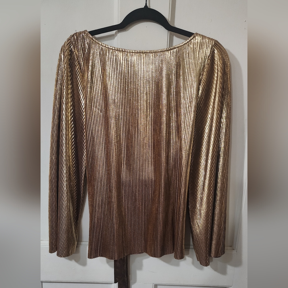 Women's Jennifer Lopez Metallic Gold Lamé Accordion Pleated Blouse  - Picture 3 of 4